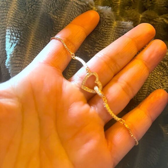 The Rose Gold Heart Chakra Slide Closure bracelet with heart pendant. - Picture 6 of 9